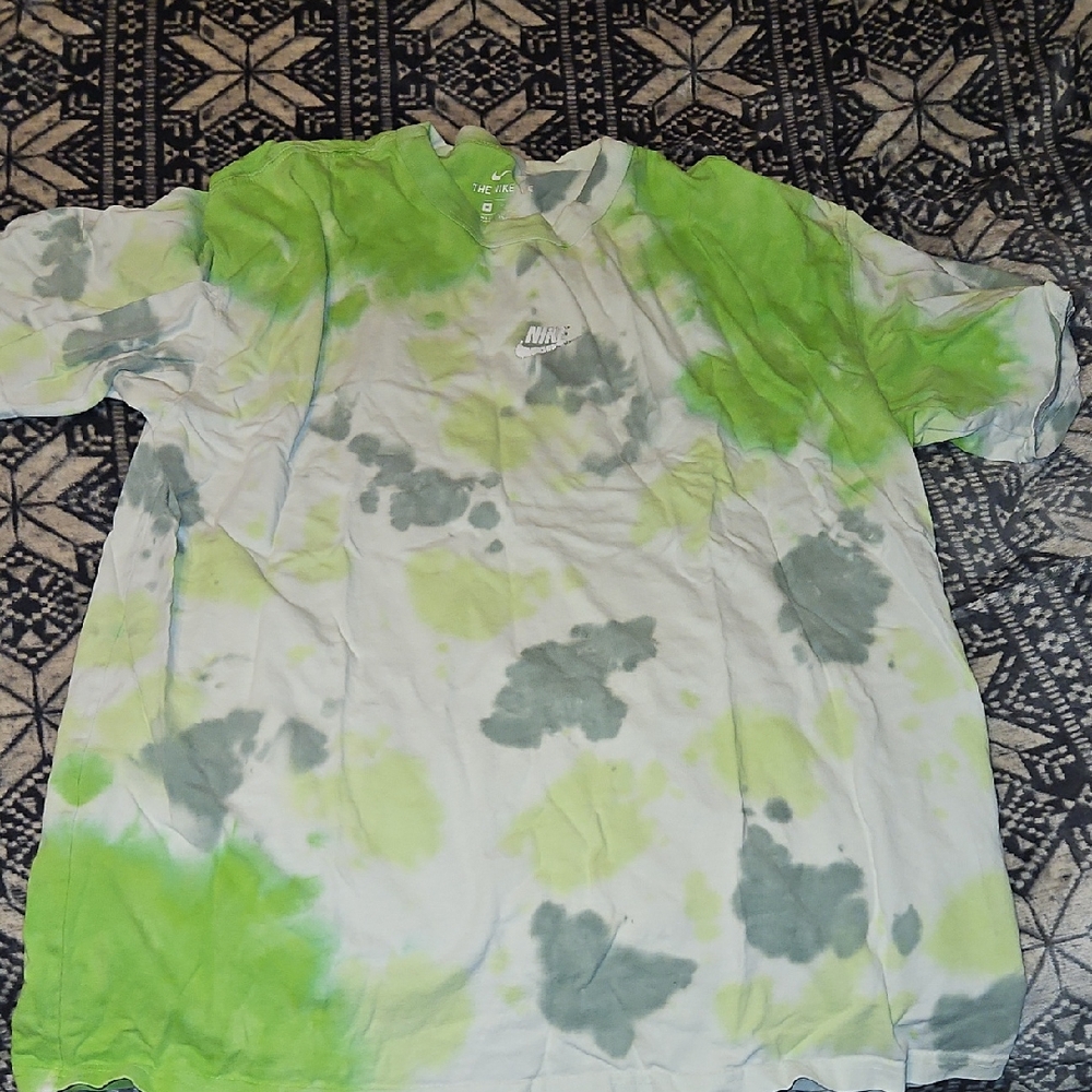 Nike Men's Green and Gray Tie-Dye Shirt